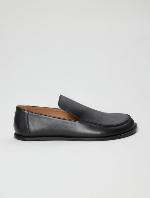 Allure Timeless Loafers in Black Leather