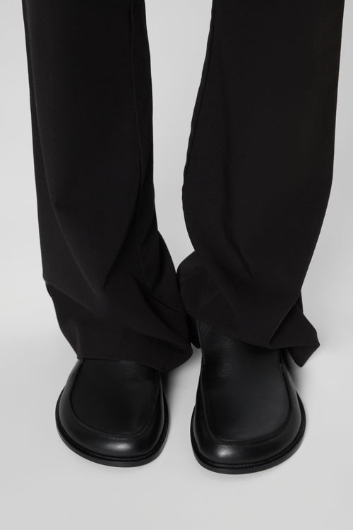 Allure Timeless Loafers in Black Leather