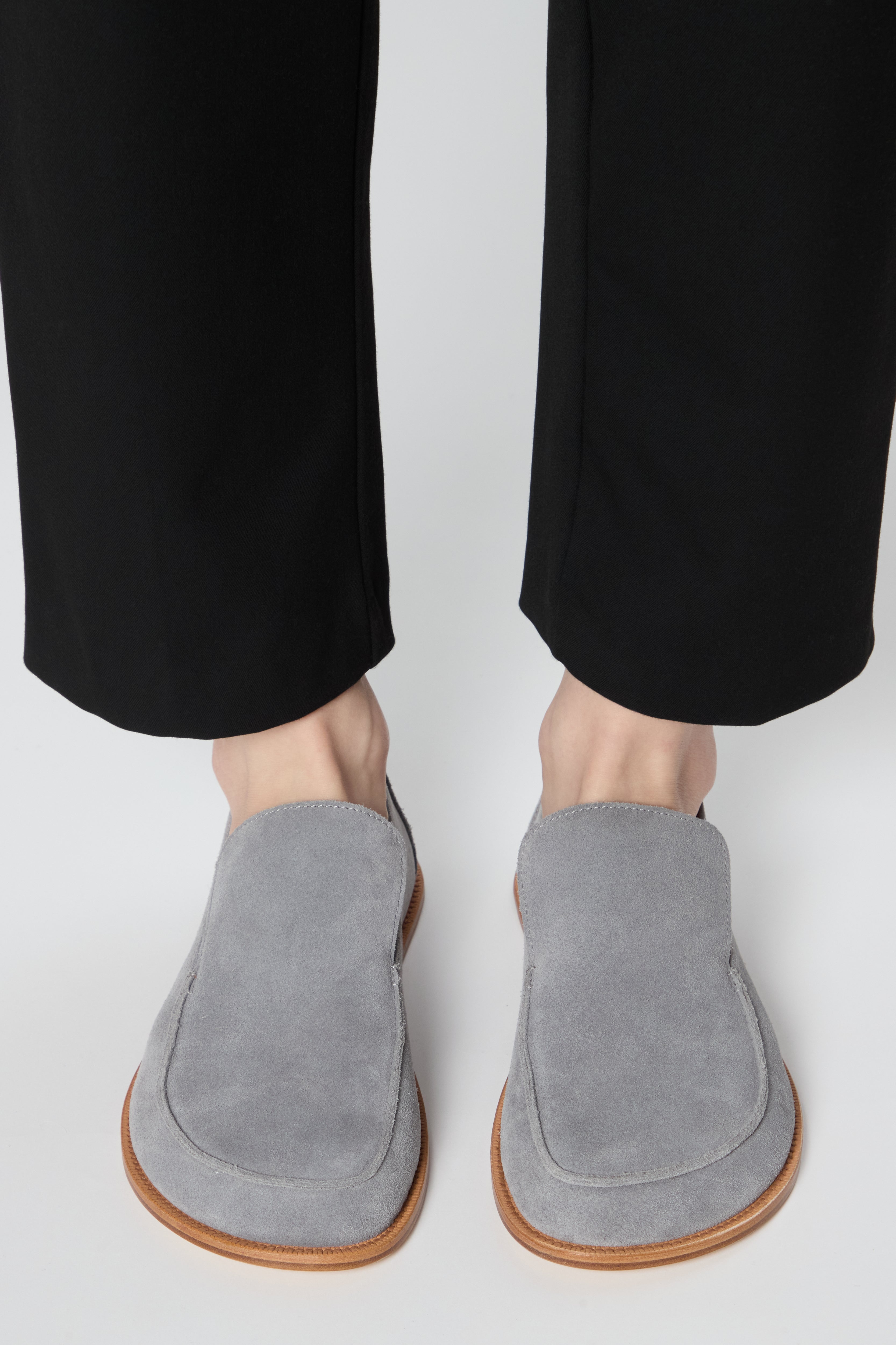 Allure Timeless Loafers in Grey Suede