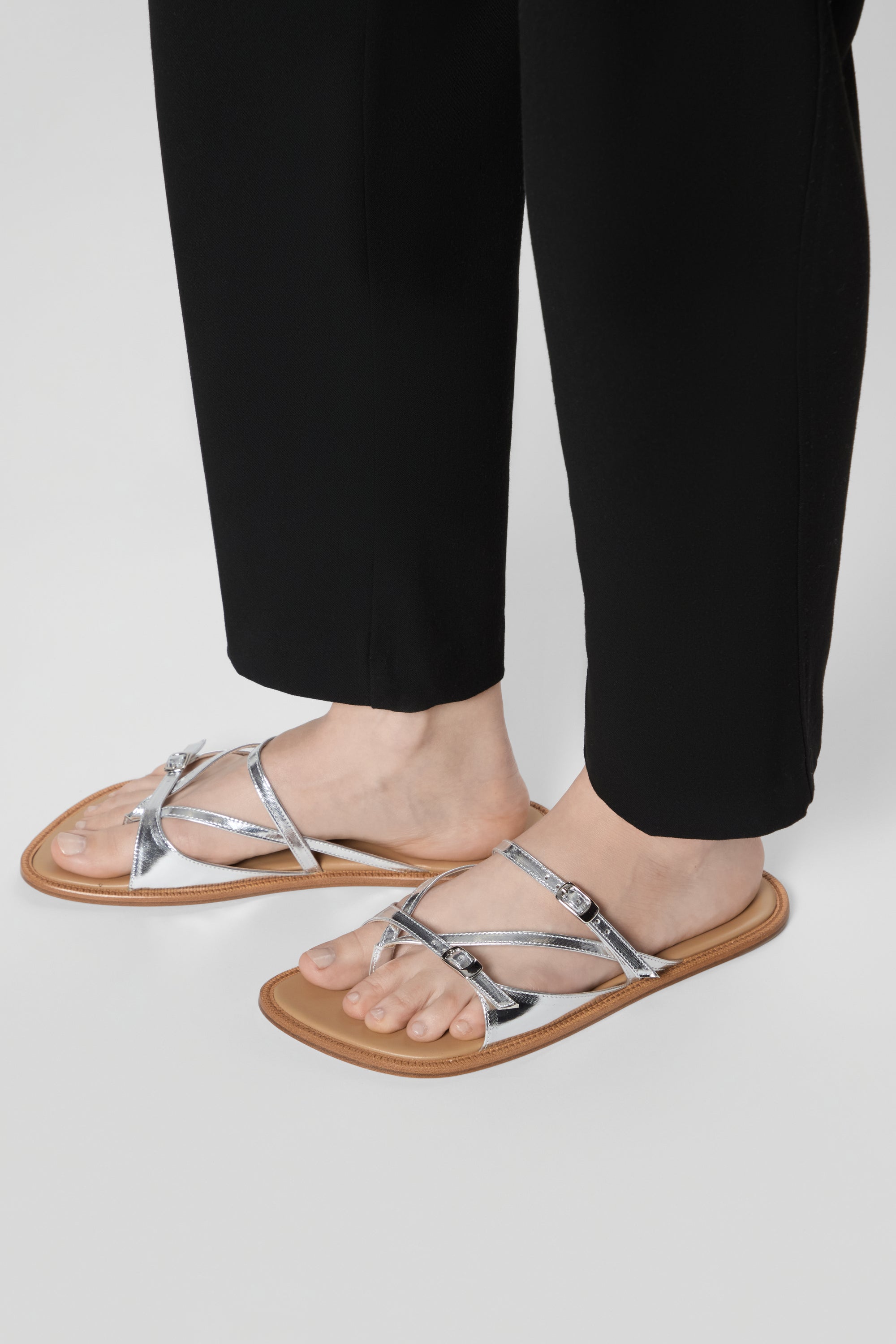 Ria Thong Straps Sandals in Metallic Silver Leather