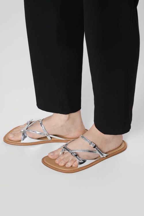 Ria Thong Straps Sandals in Metallic Silver Leather