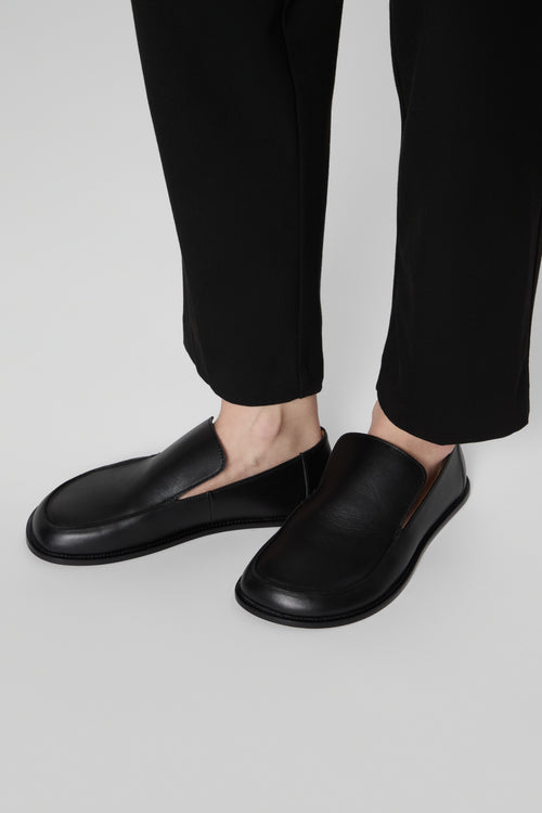 Allure Timeless Loafers in Black Leather