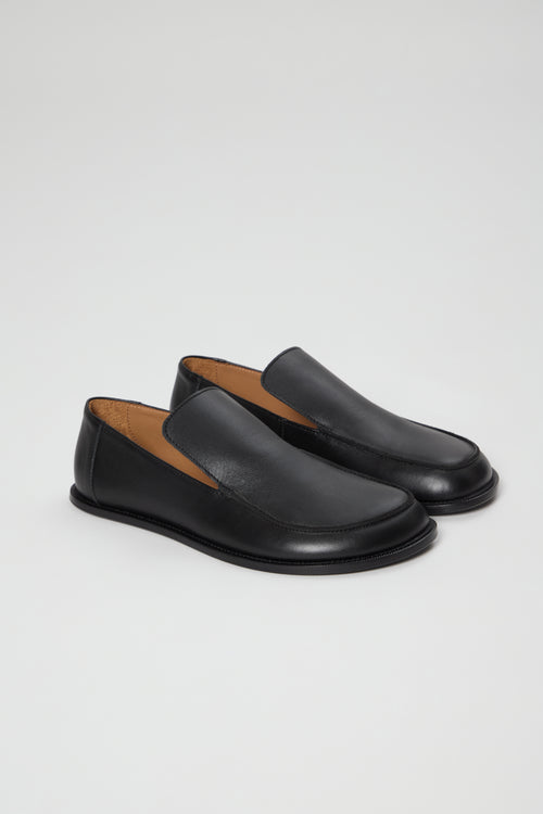 Allure Timeless Loafers in Black Leather
